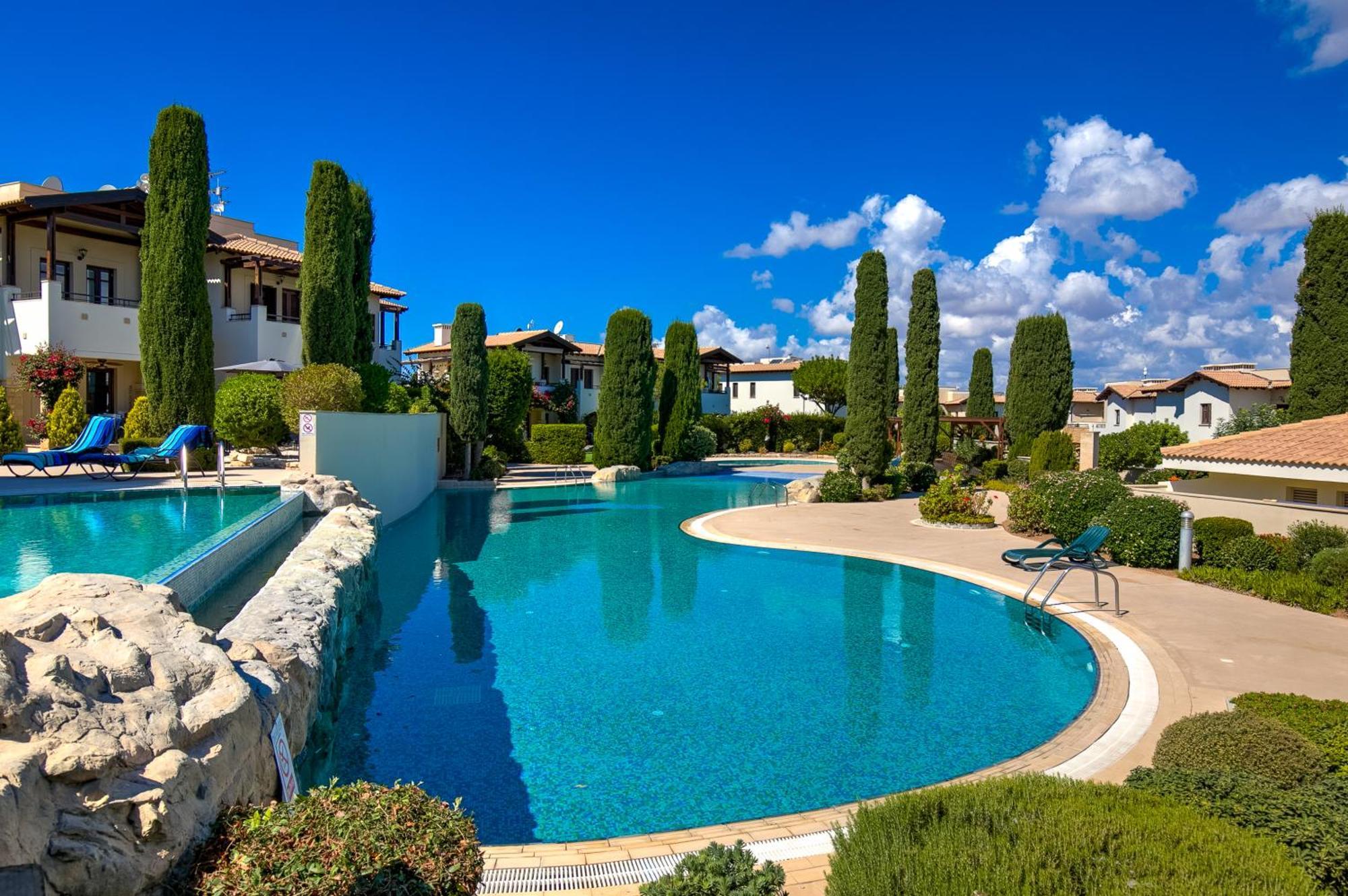 2 Bedroom Apartment Chloe With Communal Pool, Aphrodite Hills Resort Куклия Экстерьер фото