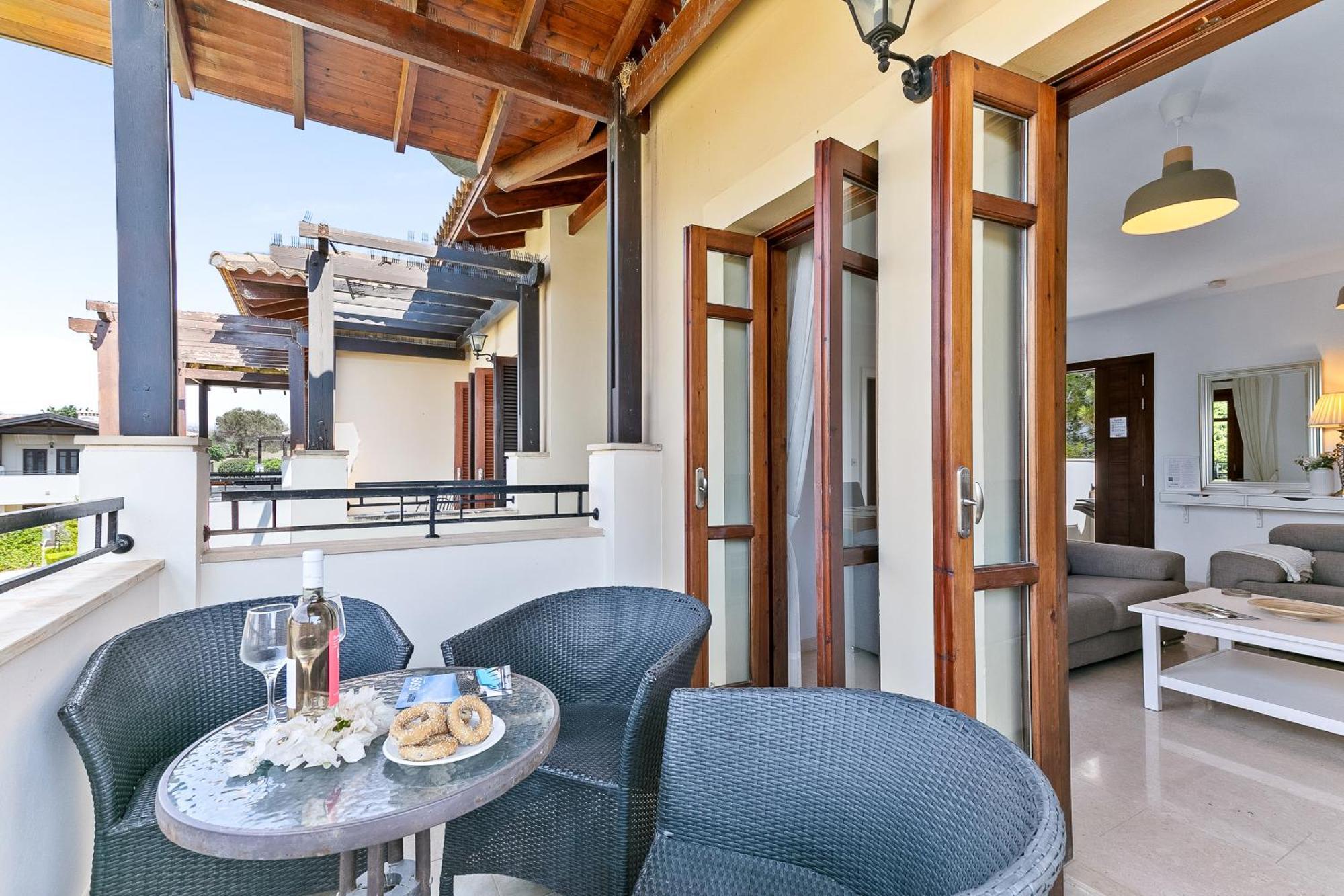 2 Bedroom Apartment Chloe With Communal Pool, Aphrodite Hills Resort Куклия Экстерьер фото
