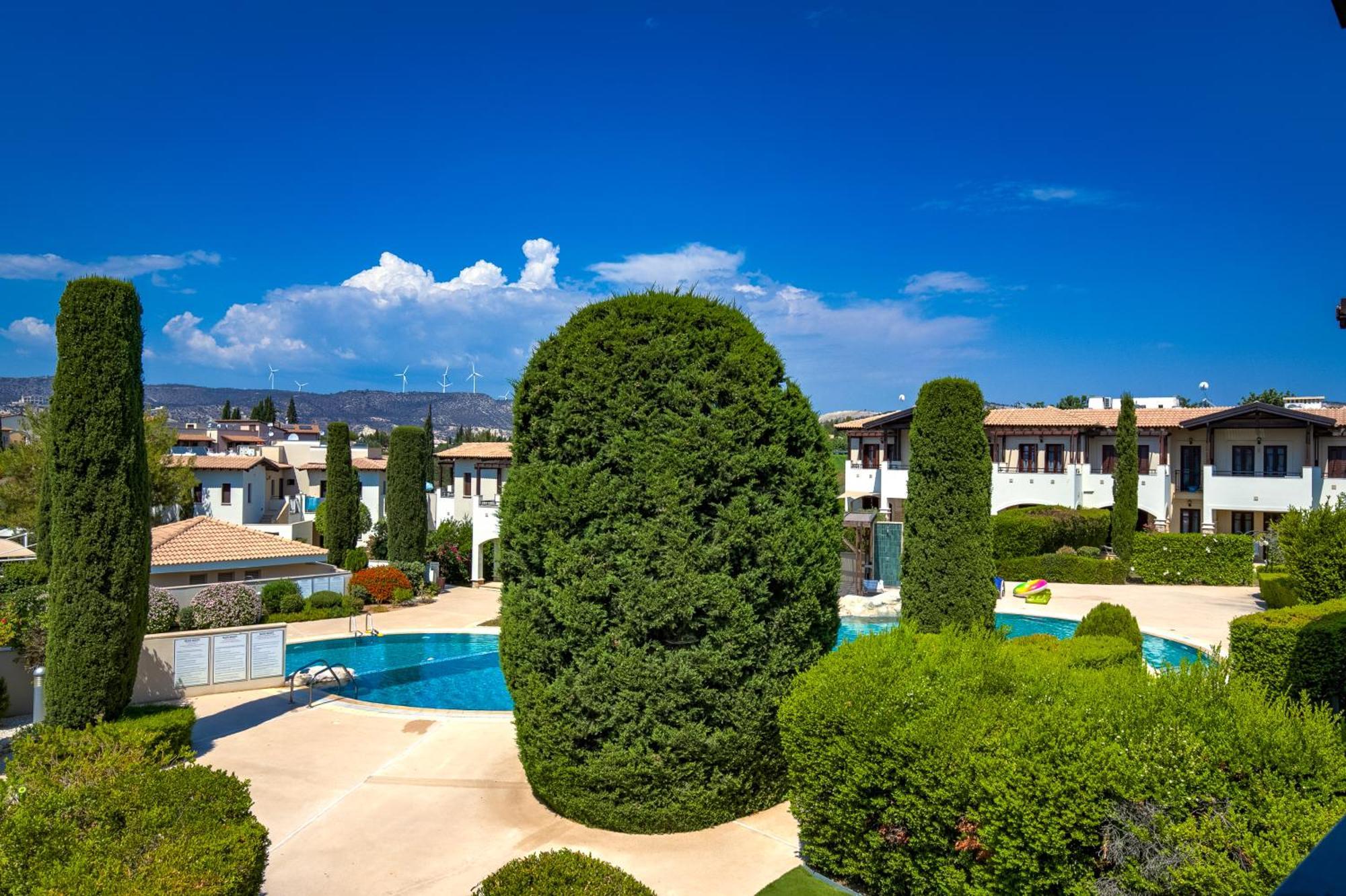 2 Bedroom Apartment Chloe With Communal Pool, Aphrodite Hills Resort Куклия Экстерьер фото