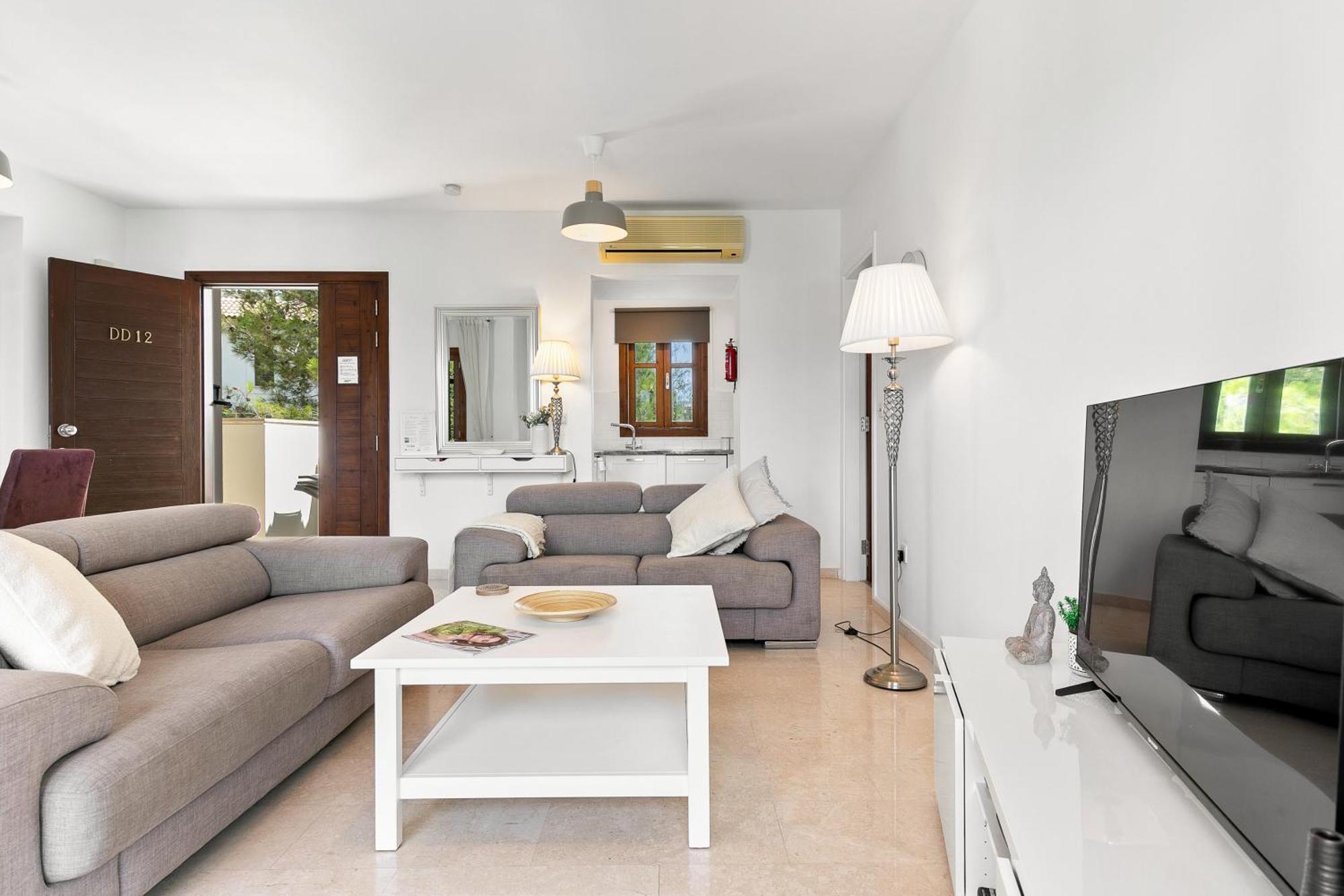 2 Bedroom Apartment Chloe With Communal Pool, Aphrodite Hills Resort Куклия Экстерьер фото